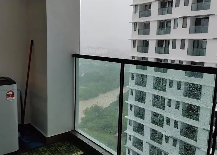 Hidayah Homestay Near Ukm And Ktm Station With High Speed Wifi - Pool & River View